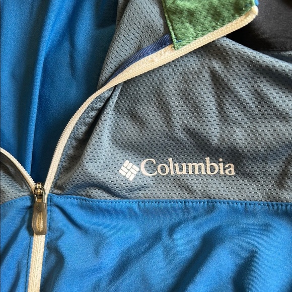 Columbia Blue and Green athletic shirt - Picture 4 of 5
